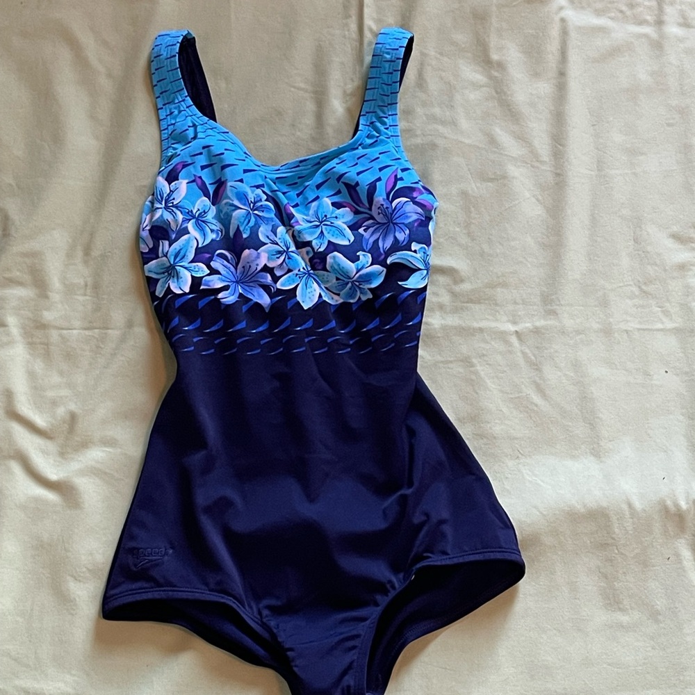 Speedo womans Floral Blue One Piece Swimsuit NWT size 8
